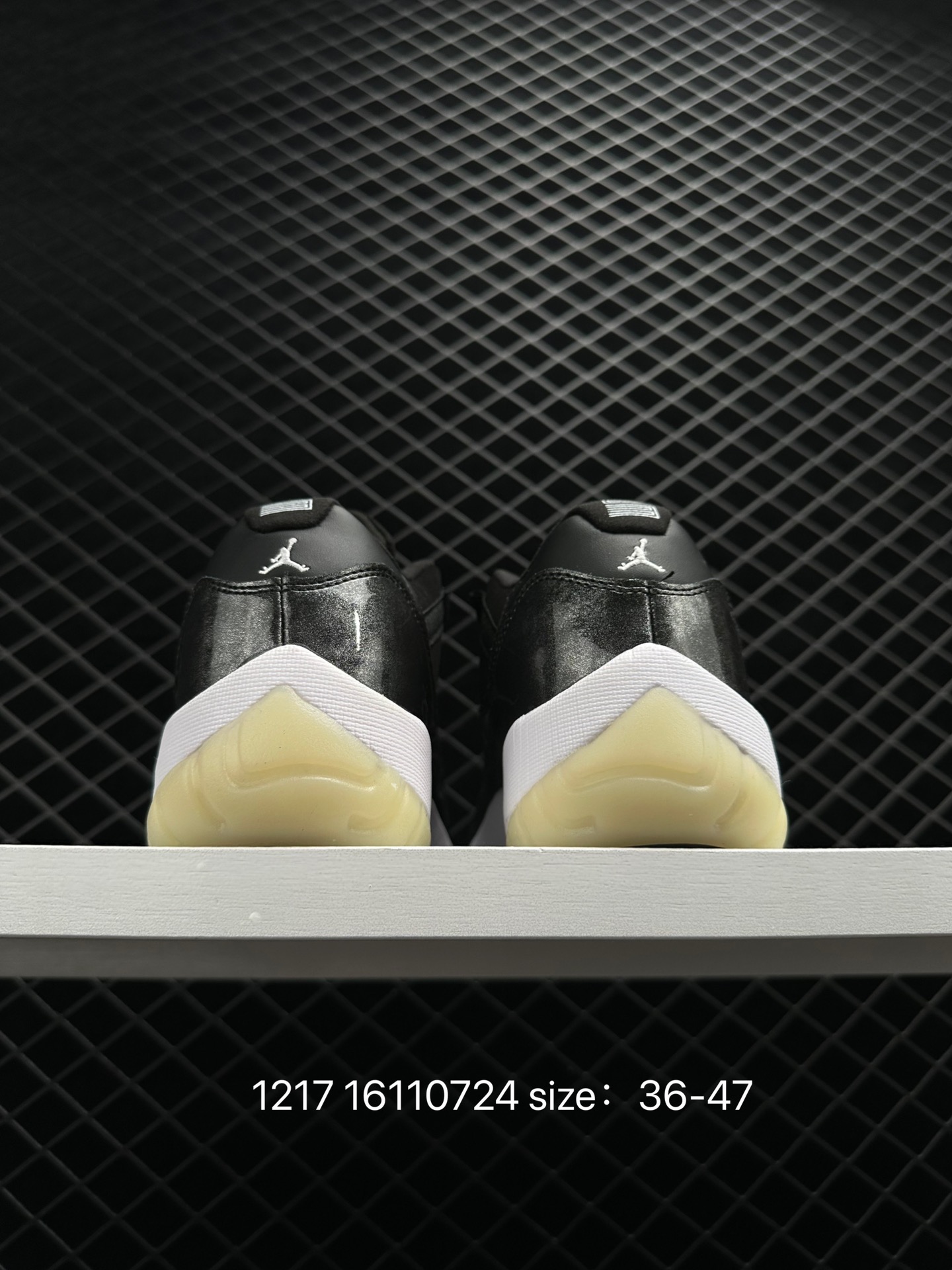 Air Jordan 11 Retro Low 